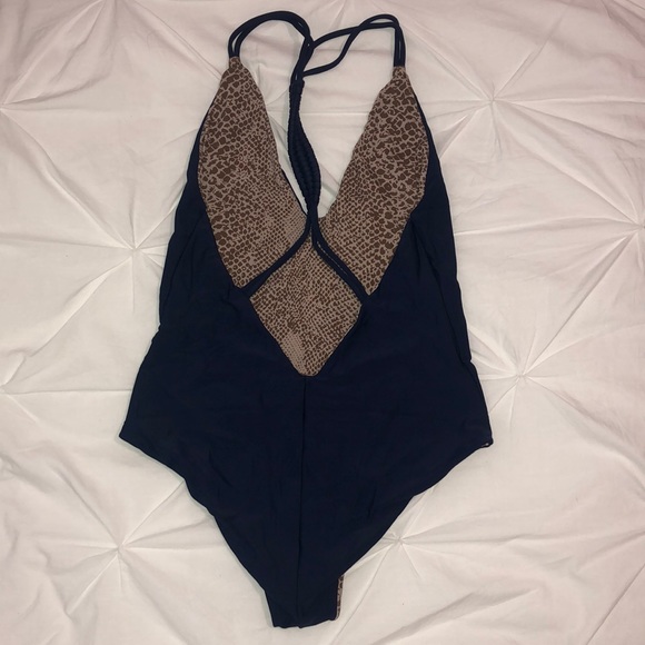 Acacia Venezuela one piece - Picture 2 of 5